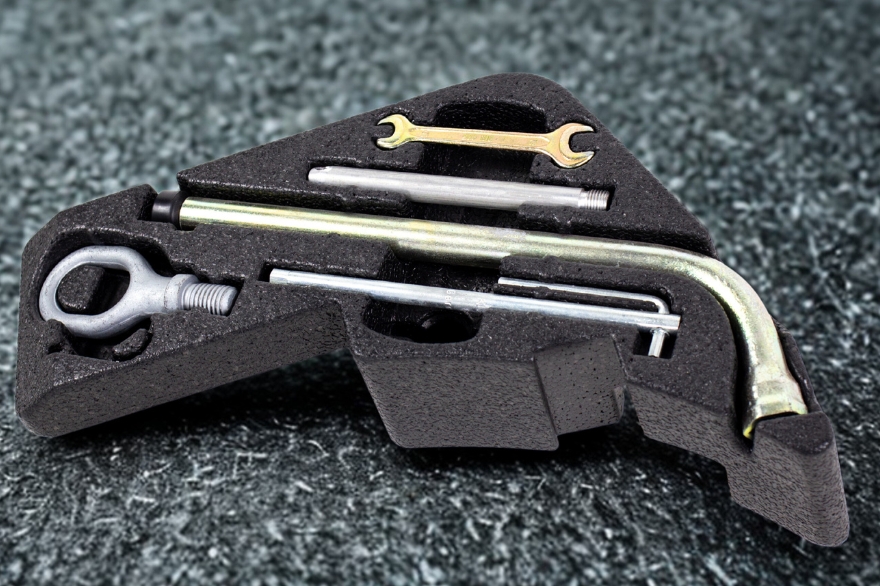 Car stowage system show tool storage