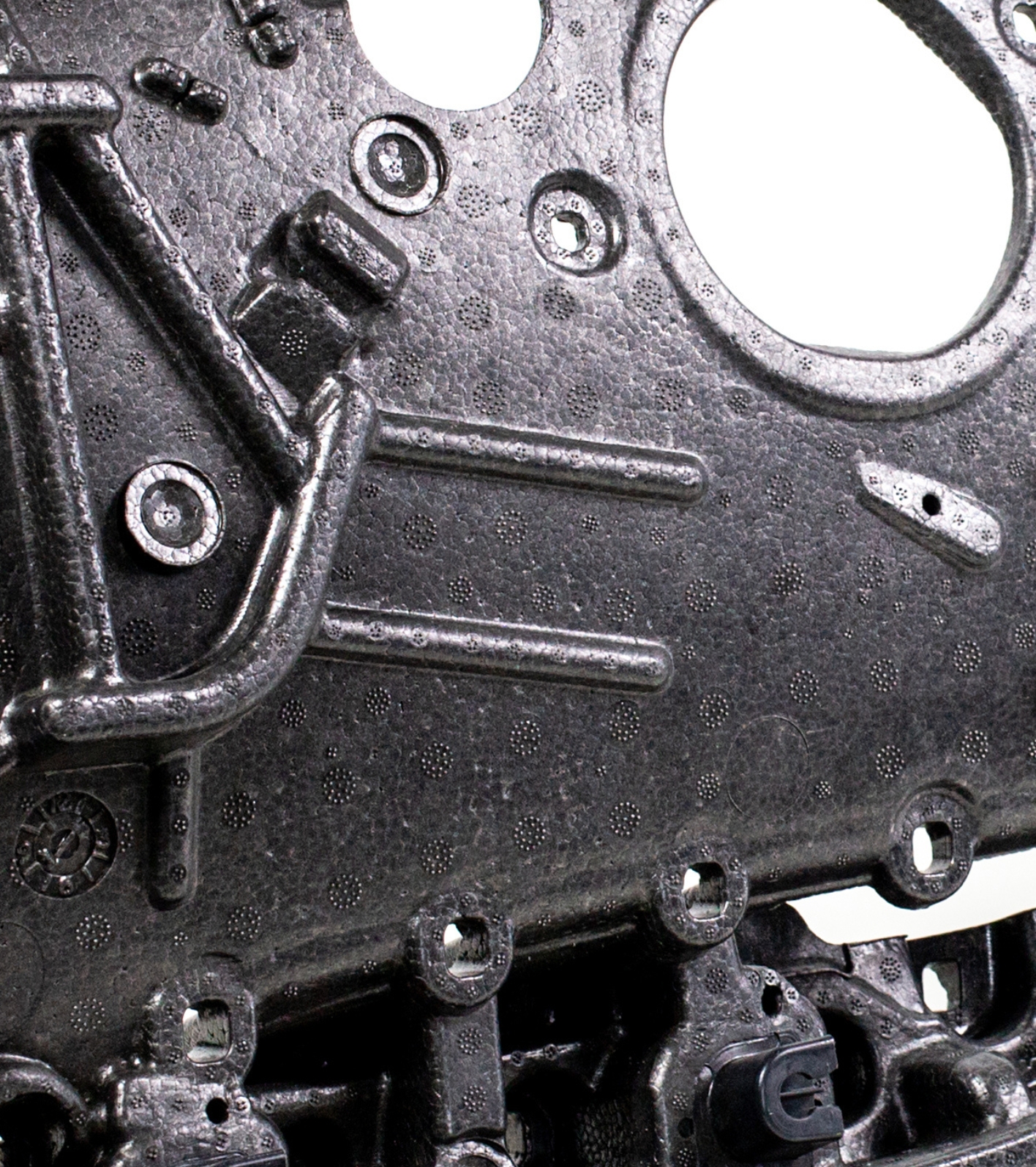 Primer plano de una aplicación negra fabricada con ARPRO