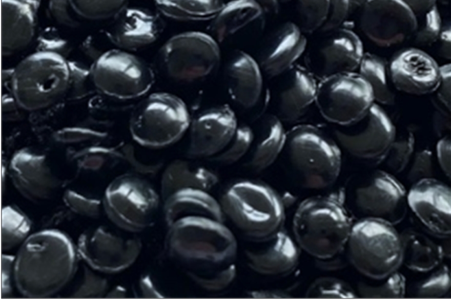 Gránulos negros ARcycle que muestran EPP reciclado