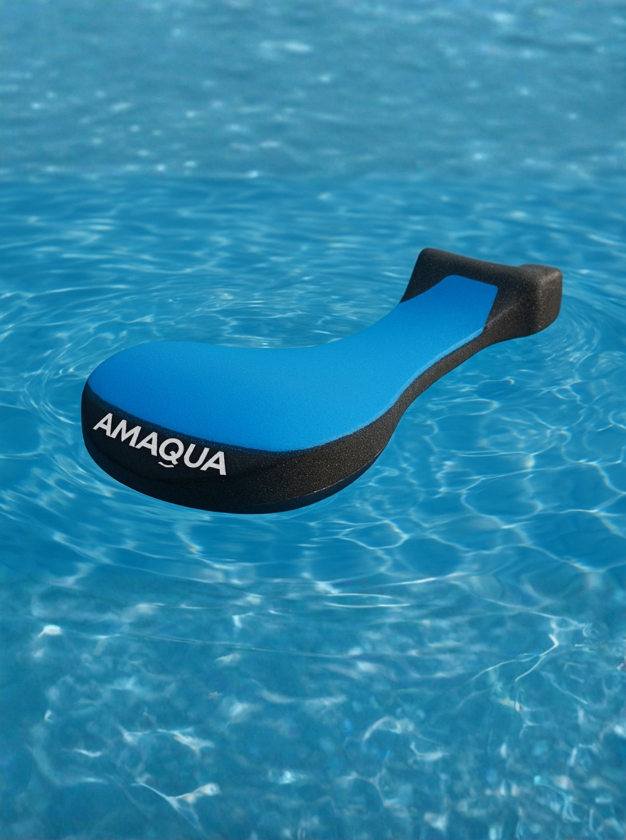 Dispositivo galleggiante Amaqua blu in piscina.