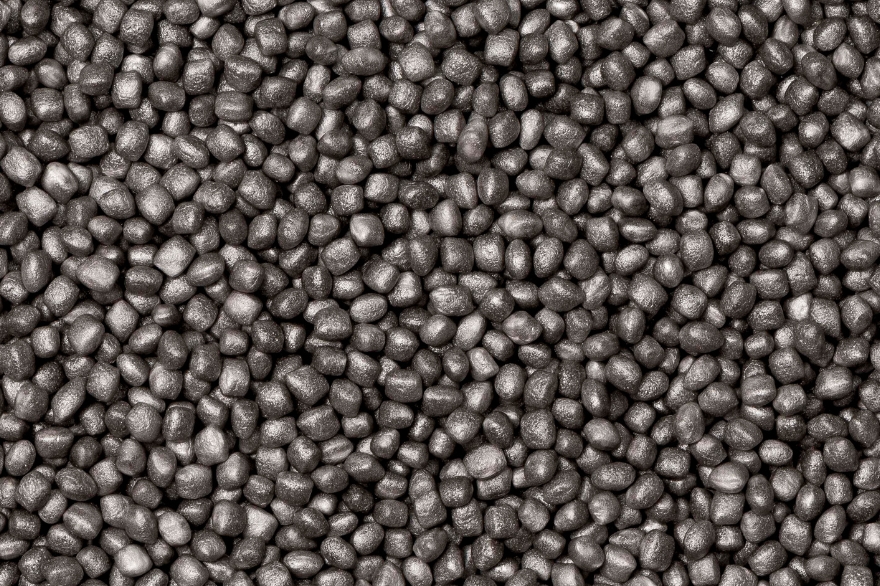 Gros plan sur des billes de mousse expansée grises