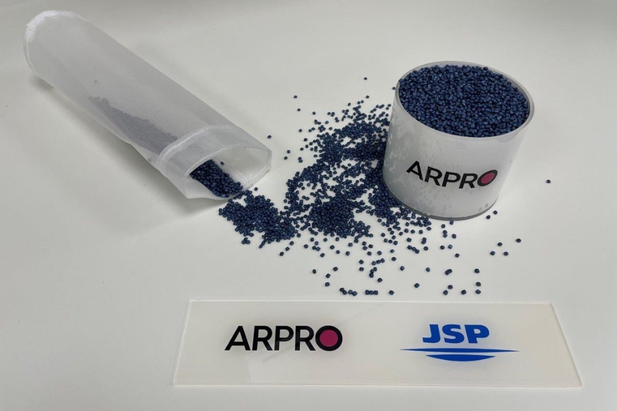 Equipos necesarios para medir la densidad aparente: manga, vaso ARPRO lleno de ARPRO y regla.